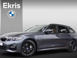 Grijs, metallic lak Gebruikt 2022 BMW 330e M Sport Stationwagen | € 39.950 (Goede deal)