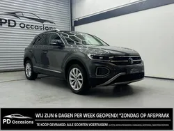Grijs, metallic lak Gebruikt 2023 VW T-Roc Style SUV | € 28.950 (Eerlijke prijs)