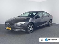 Blauw Gebruikt 2017 Opel Insignia Edition Hatchback | € 15.400 (Eerlijke prijs)