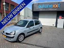 Grijs Gebruikt 2002 Renault Clio II Expression Hatchback | € 2.995 (Eerlijke prijs)