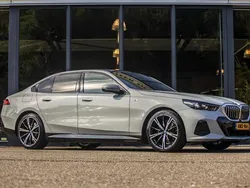 Grijs Gebruikt 2024 BMW 530e M Sport Sedan | € 64.950