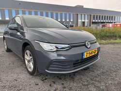 Grijs Gebruikt 2021 VW Golf VIII Life Stationwagen | € 15.500 (Goede deal)