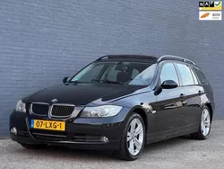 Zwart, metallic lak Gebruikt 2006 BMW 320 Stationwagen | € 4.250 (Eerlijke prijs)