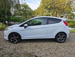 Wit Gebruikt 2009 Ford Fiesta Trend Hatchback | € 3.950 (Duur)