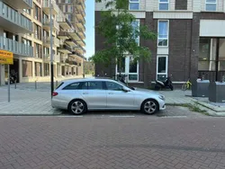 Grijs Gebruikt 2017 Mercedes E200 Premium Plus Stationwagen | € 15.999
