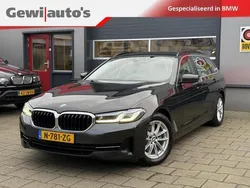 Grijs Gebruikt 2022 BMW 520 Comfort Edition Stationwagen | € 38.999 (Eerlijke prijs)