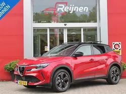 Rood Nieuw 2025 Alfa Romeo Junior Edizione Speciale SUV | € 44.995