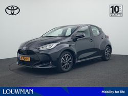 Zwart Gebruikt 2021 Toyota Yaris Hybrid Hatchback | € 20.880 (Eerlijke prijs)