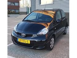 Zwart (metallic) Gebruikt 2012 Toyota Aygo Comfort Hatchback | € 4.950 (Eerlijke prijs)
