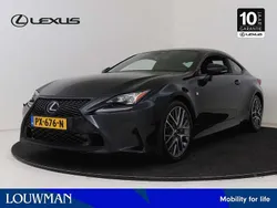 Graphite black metallic (donker zwart metallic) Gebruikt 2017 Lexus RC300h Sport Line Coupé | € 35.450 (Eerlijke prijs)