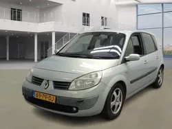 Zilver Gebruikt 2004 Renault Scénic II Expression MPV | € 850 (Duur)
