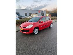 Rood Gebruikt 2006 Renault Clio II Expression Hatchback | € 1.699 (Iets duurder)