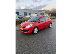 Rood Gebruikt 2006 Renault Clio II Expression Hatchback | € 1.699 (Iets duurder)