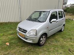 Grijs Gebruikt 2003 Opel Agila Comfort Hatchback | € 950 (Eerlijke prijs)