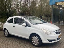 Wit Gebruikt 2009 Opel Corsa Selection MPV | € 1.900 (Goede deal)