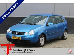 Blauw, metallic lak Gebruikt 2004 VW Polo Hatchback | € 1.250 (Eerlijke prijs)