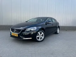 Zwart Gebruikt 2014 Volvo V40 Momentum Stationwagen | € 11.950 (Eerlijke prijs)