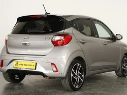 Bruin, metallic lak Gebruikt 2021 Hyundai i10 Premium Hatchback | € 12.900 (Eerlijke prijs)