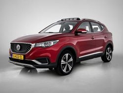 Rood Gebruikt 2019 MG ZS Luxury Sedan | € 12.995 (Eerlijke prijs)