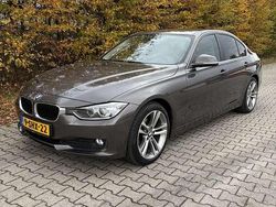 Bruin Gebruikt 2013 BMW 320 Sedan | € 9.950 (Eerlijke prijs)