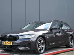 Grijs Gebruikt 2022 BMW 530e Comfort Edition Stationwagen | € 35.950 (Super prijs)