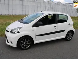 Wit Gebruikt 2014 Toyota Aygo Hatchback | € 5.250 (Eerlijke prijs)