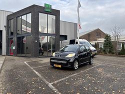 Zwart Gebruikt 2011 Peugeot 107 Hatchback | € 3.750 (Iets duurder)