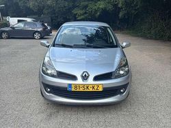 Grijs Gebruikt 2006 Renault Clio II Luxe Hatchback | € 2.000 (Eerlijke prijs)