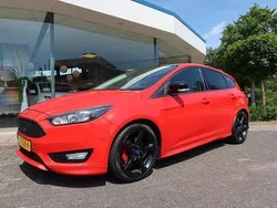 Rood Gebruikt 2016 Ford Focus Hatchback | € 10.900 (Eerlijke prijs)