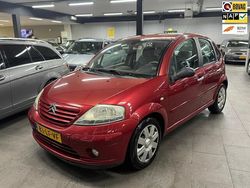 Rood (metallic) Gebruikt 2003 Citroën C3 Exclusive Hatchback | € 1.495 (Eerlijke prijs)