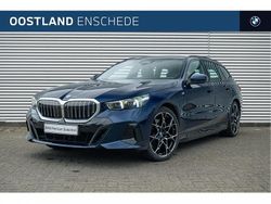 Tansanit (blauw metallic) Gebruikt 2025 BMW 550e Comfort Edition Stationwagen | € 92.500 (Eerlijke prijs)
