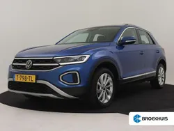 Blauw Gebruikt 2023 VW T-Roc Style SUV | € 30.900 (Eerlijke prijs)
