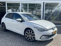 Wit Gebruikt 2021 VW Golf VIII Life Hatchback | € 17.950 (Eerlijke prijs)
