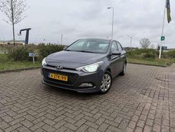 Grijs Gebruikt 2015 Hyundai i20 Hatchback | € 7.500 (Iets duurder)