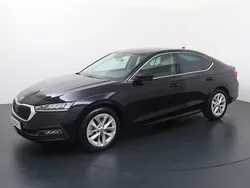 Zwart, metallic lak Gebruikt 2020 Skoda Octavia Business Line Hatchback | € 18.840 (Eerlijke prijs)