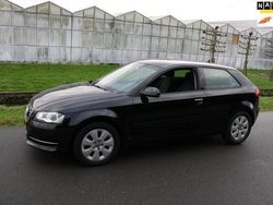 Zwart, metallic lak Gebruikt 2012 Audi A3 Attraction Hatchback | € 8.950 (Eerlijke prijs)