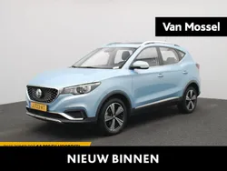 Blauw, metallic lak Gebruikt 2020 MG ZS Luxury Sedan | € 14.995 (Eerlijke prijs)