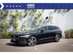 Zwart, metallic lak Gebruikt 2018 Volvo V60 Momentum Stationwagen | € 26.899 (Eerlijke prijs)