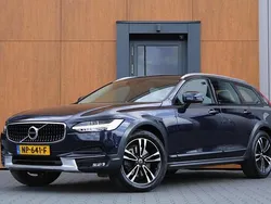 Blauw Gebruikt 2017 Volvo V90 CC Pro Stationwagen | € 25.950 (Eerlijke prijs)