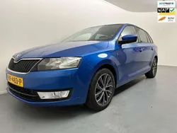Blauw, metallic lak Gebruikt 2015 Skoda Rapid Comfort Hatchback | € 7.400 (Eerlijke prijs)