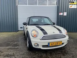 Wit, metallic lak Gebruikt 2009 Mini Cooper Business Hatchback | € 3.750