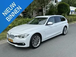 Wit, metallic lak Gebruikt 2017 BMW 330 Comfort Edition Stationwagen | € 21.500 (Super prijs)