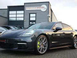 Grijs, metallic lak Gebruikt 2018 Porsche Panamera S E-Hybrid Sport Turismo Sedan | € 57.995 (Eerlijke prijs)
