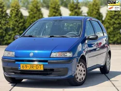 Blauw, metallic lak Gebruikt 2002 Fiat Punto Dynamic Hatchback | € 2.850 (Iets duurder)