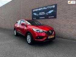 Rood, metallic lak Gebruikt 2022 Renault Kadjar Intens SUV | € 19.995 (Eerlijke prijs)