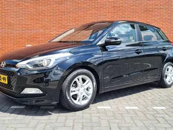 Zwart, metallic lak Gebruikt 2014 Hyundai i20 Hatchback | € 5.750 (Eerlijke prijs)