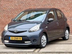 Grijs Gebruikt 2013 Toyota Aygo Hatchback | € 3.950 (Goede deal)