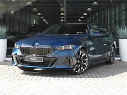 Blauw Nieuw 2025 BMW 530e M Sport Stationwagen | € 99.999 (Duur)