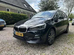 Zwart Gebruikt 2020 BMW 218 Executive Stationwagen | € 19.950 (Eerlijke prijs)
