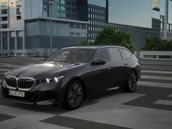 Grijs Nieuw 2025 BMW 530e M Sport Stationwagen | € 84.354 (Goede deal)